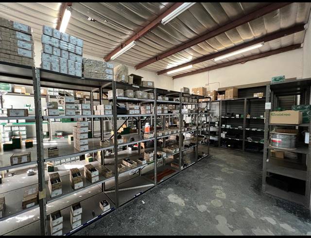 1,300M² WAREHOUSE TO LET IN FERNDALE